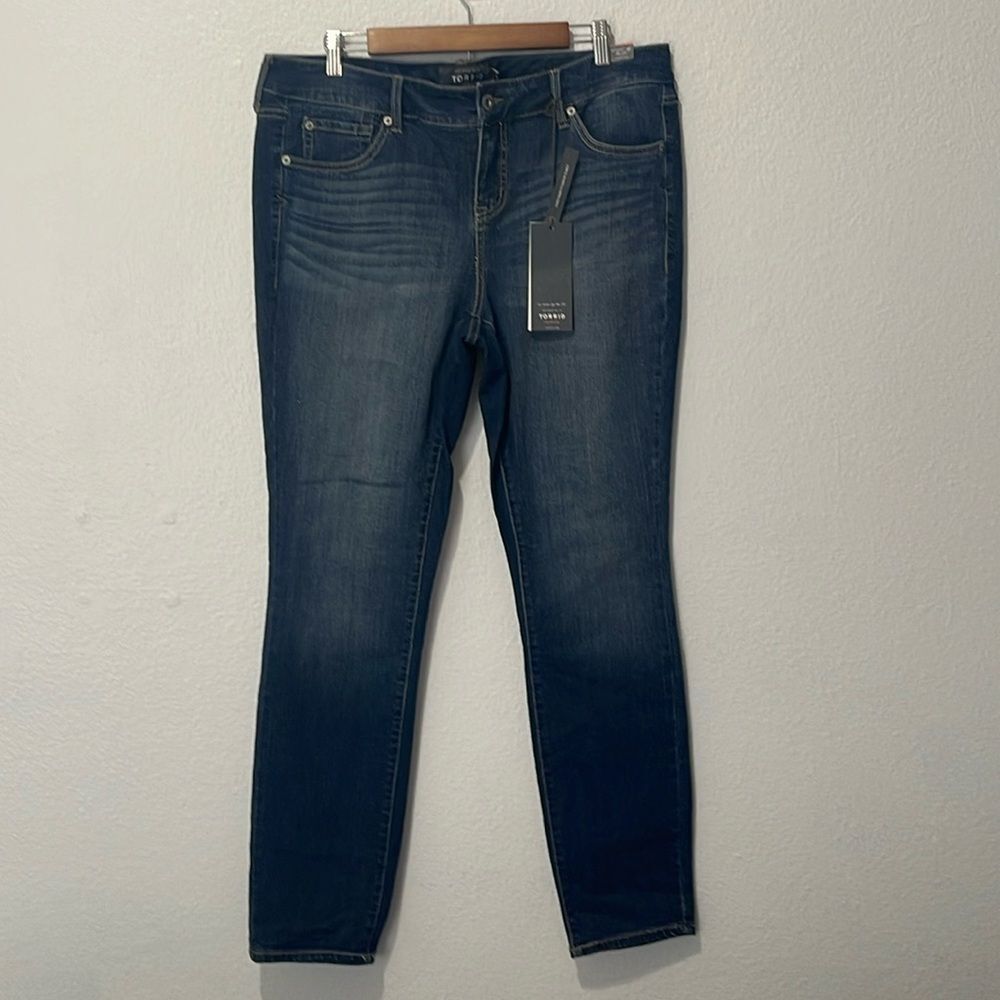 Torrid Skinny Jeans 16 NWT